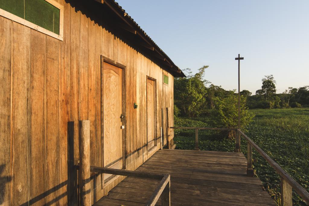 Amazon Arowana Lodge Careiro Bagian luar foto