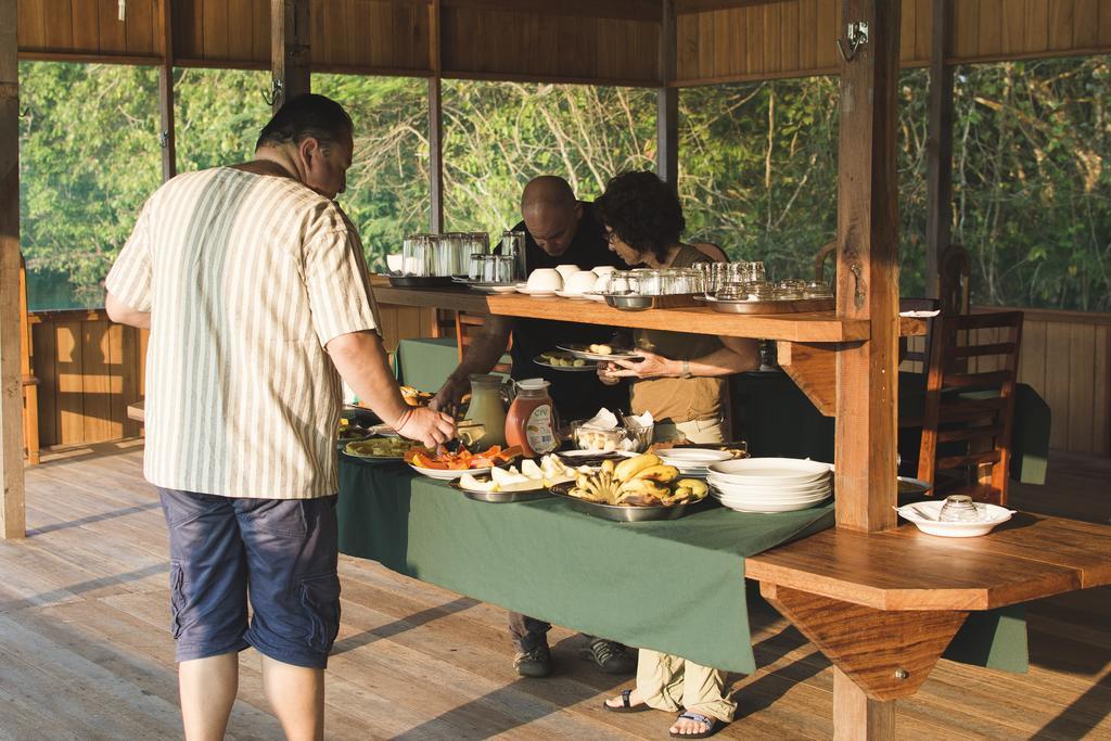 Amazon Arowana Lodge Careiro Bagian luar foto