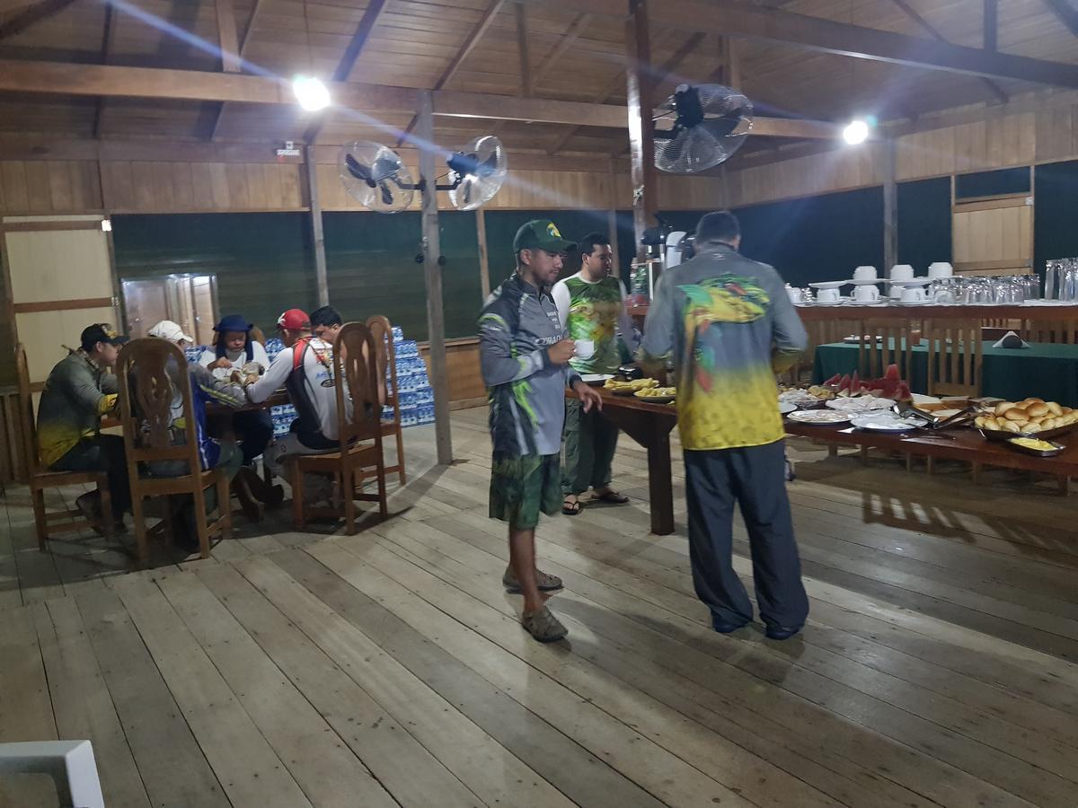 Amazon Arowana Lodge Careiro Bagian luar foto